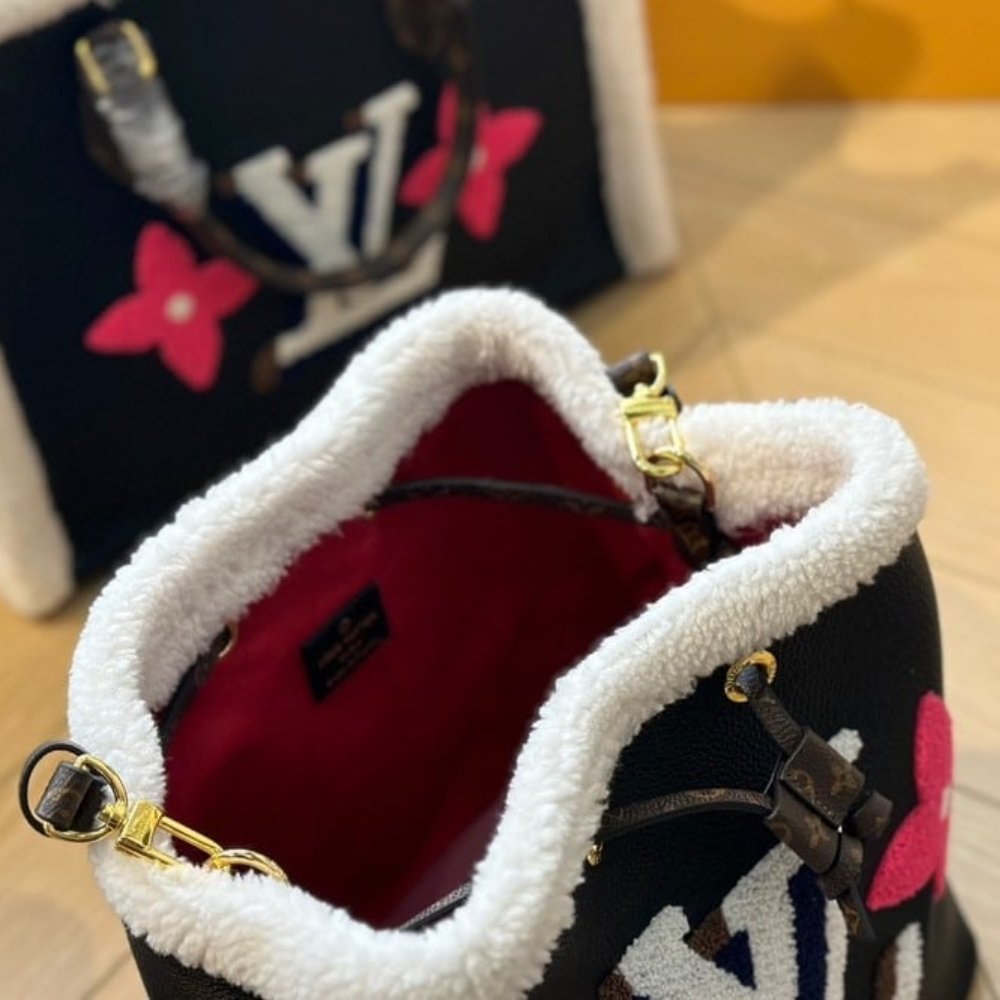 L0vis Vvtt0n Neonoe Mm Bag Monogram Teddy Shearling Black 26Cm M56963