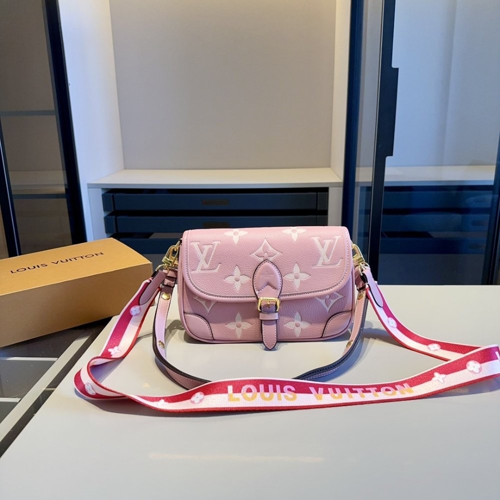 L0vis Vvtt0n Diane Monogram Empreinte Pink 24Cm