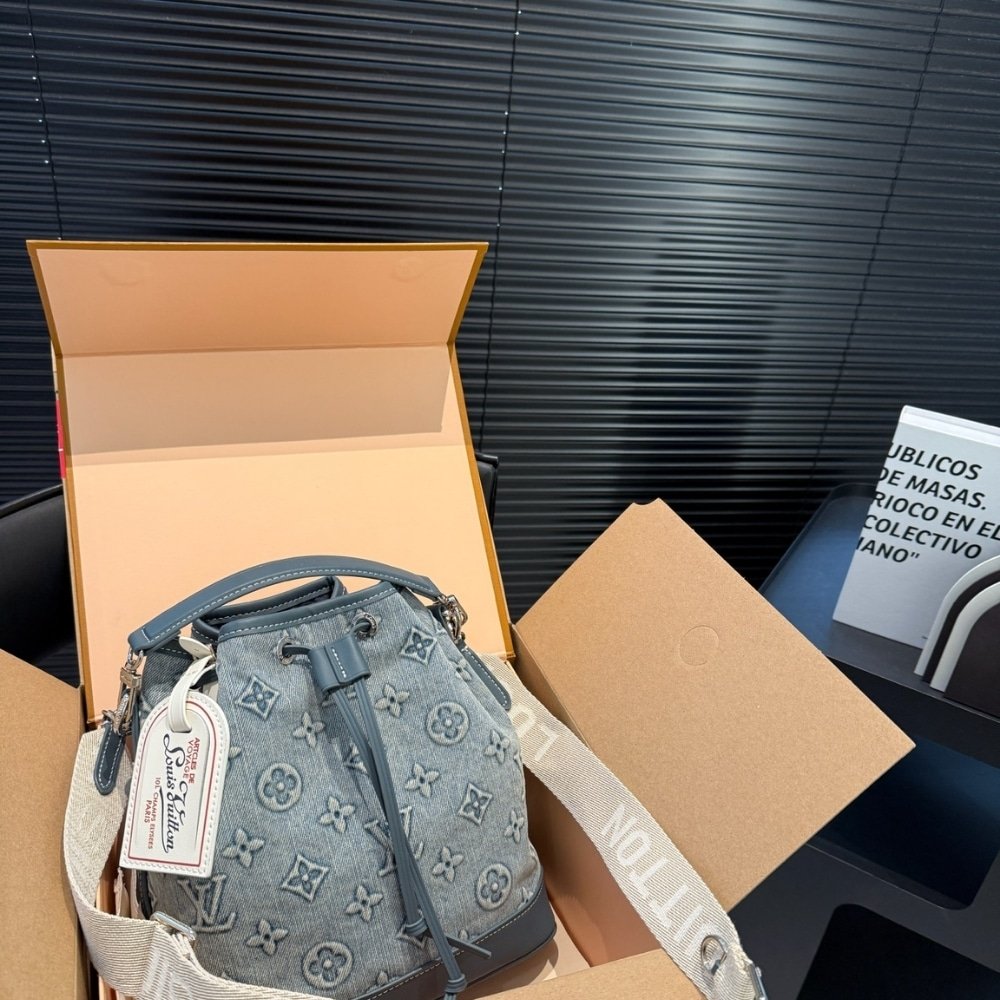 L0vis Vvtt0n Noe Bag Monogram Denim Blue 25Cm
