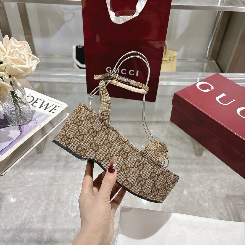 Gvc*1 Women Horsebit Flatform Sandal Beige And Ebony 794718 2Hk80 9741