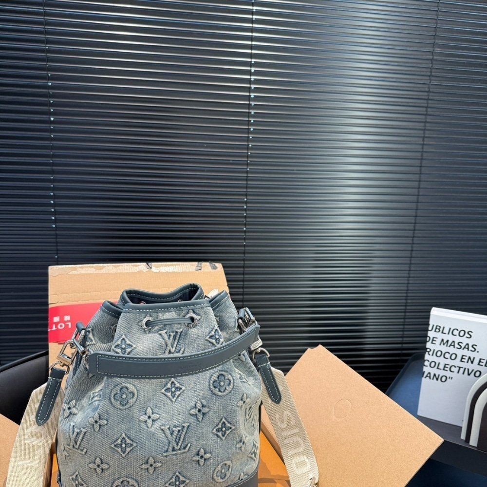 L0vis Vvtt0n Noe Bag Monogram Denim Blue 25Cm