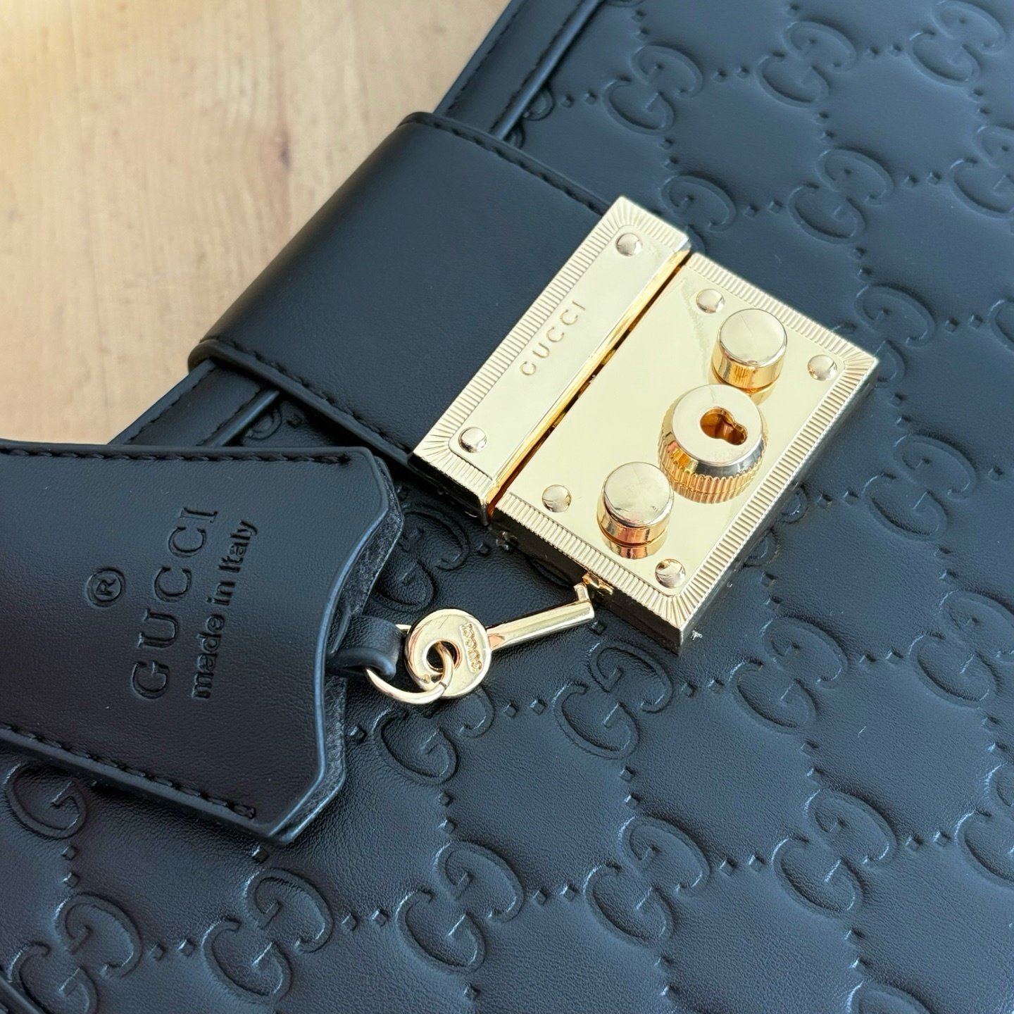 Gvc*1 Padlock Medium Top Handle Bag Black 25Cm 838992 Aafdv 1000
