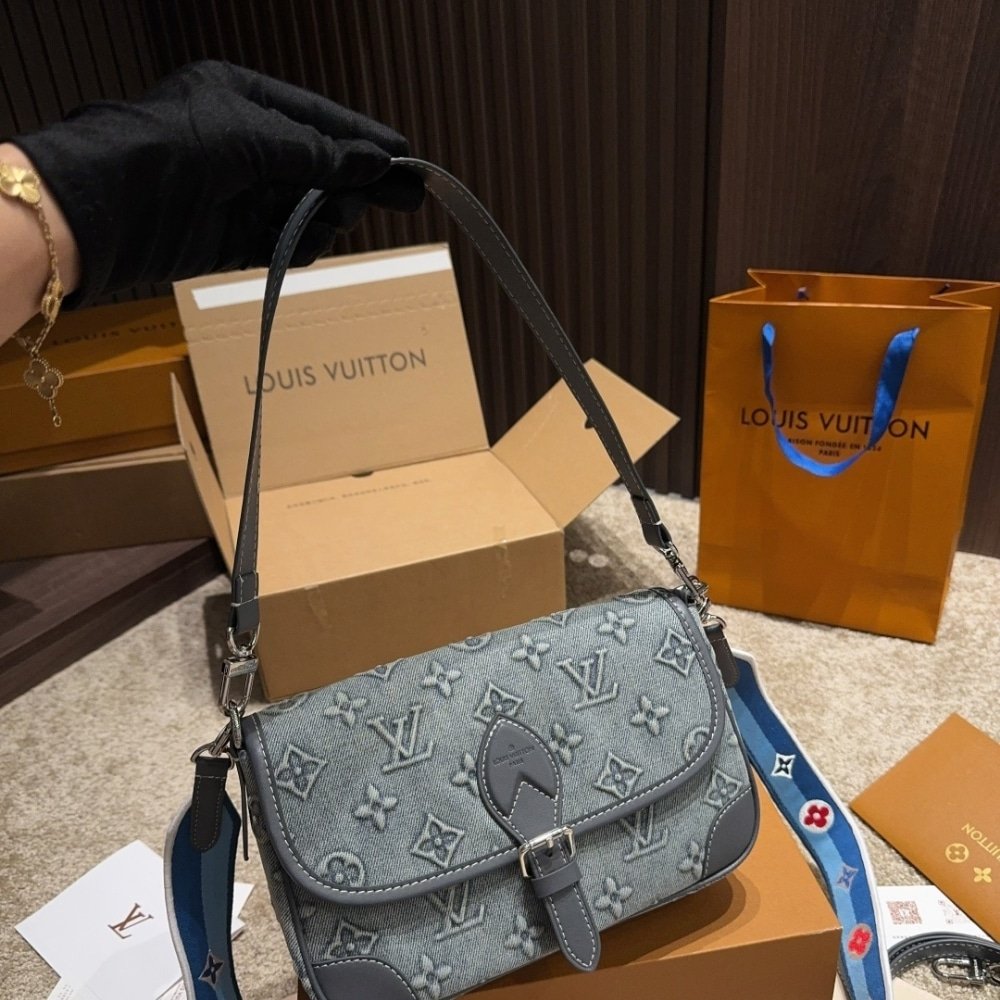 L0vis Vvtt0n Diane Monogram Denim Blue 24Cm