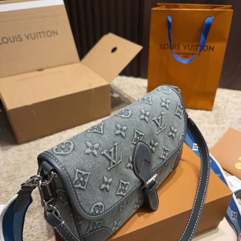 L0vis Vvtt0n Diane Monogram Denim Blue 24Cm