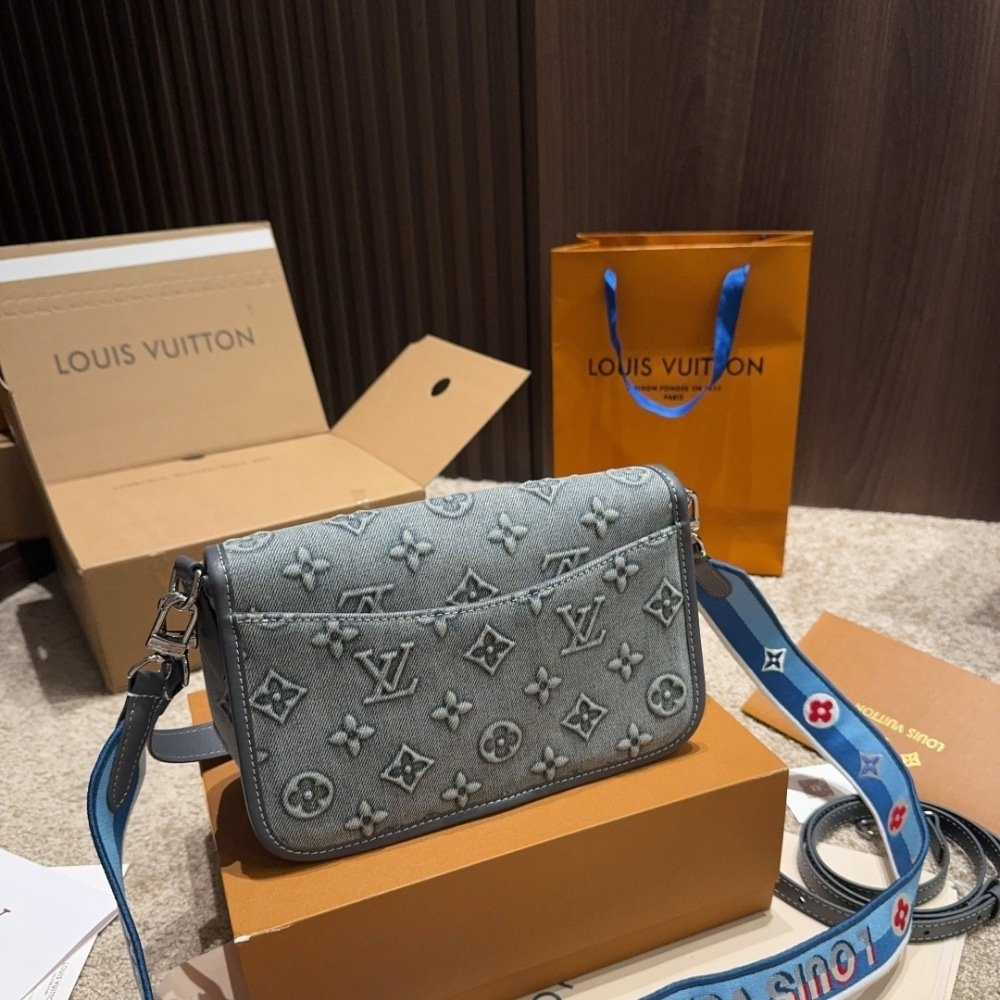 L0vis Vvtt0n Diane Monogram Denim Blue 24Cm