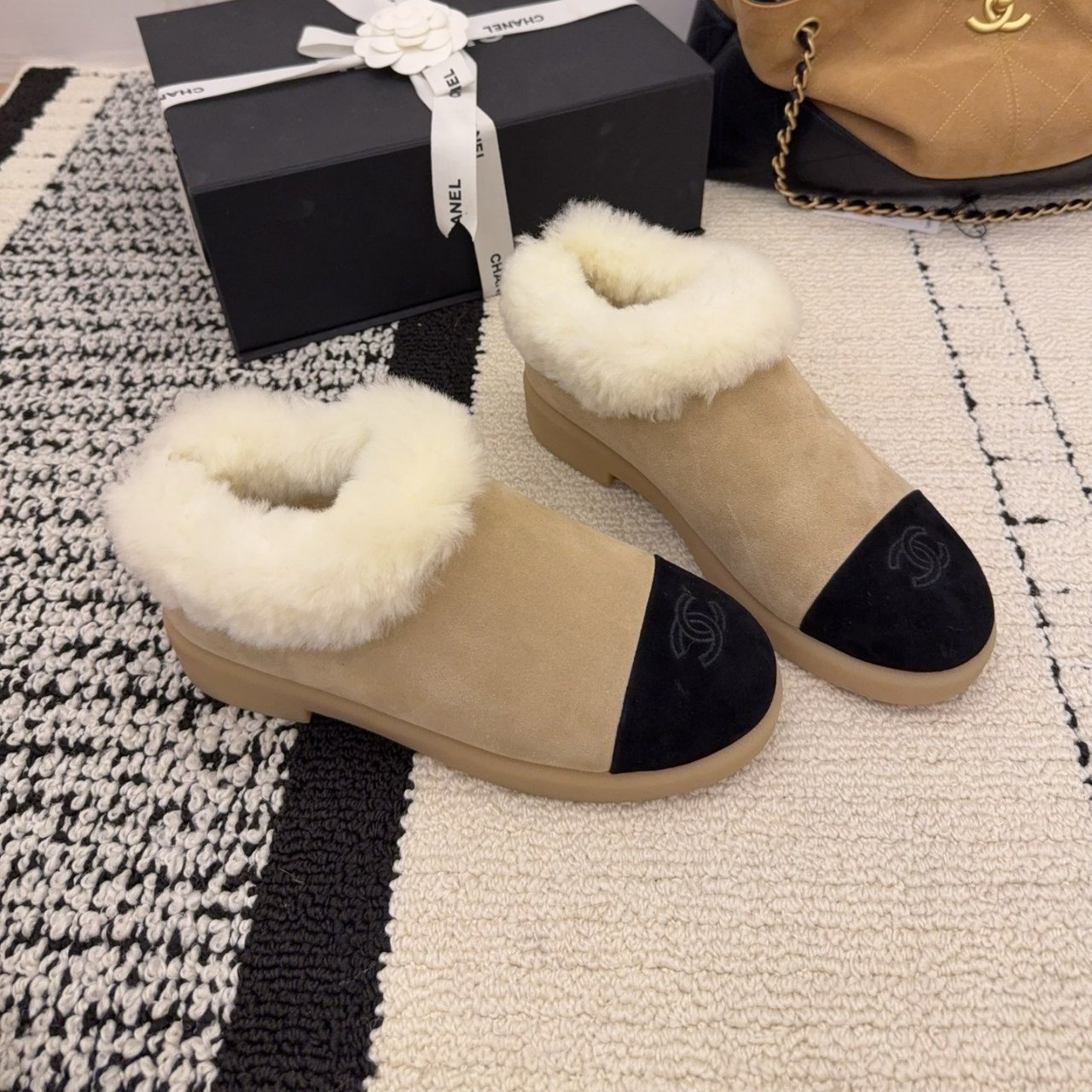Ch**el Short Boots Shearling Beige And Black