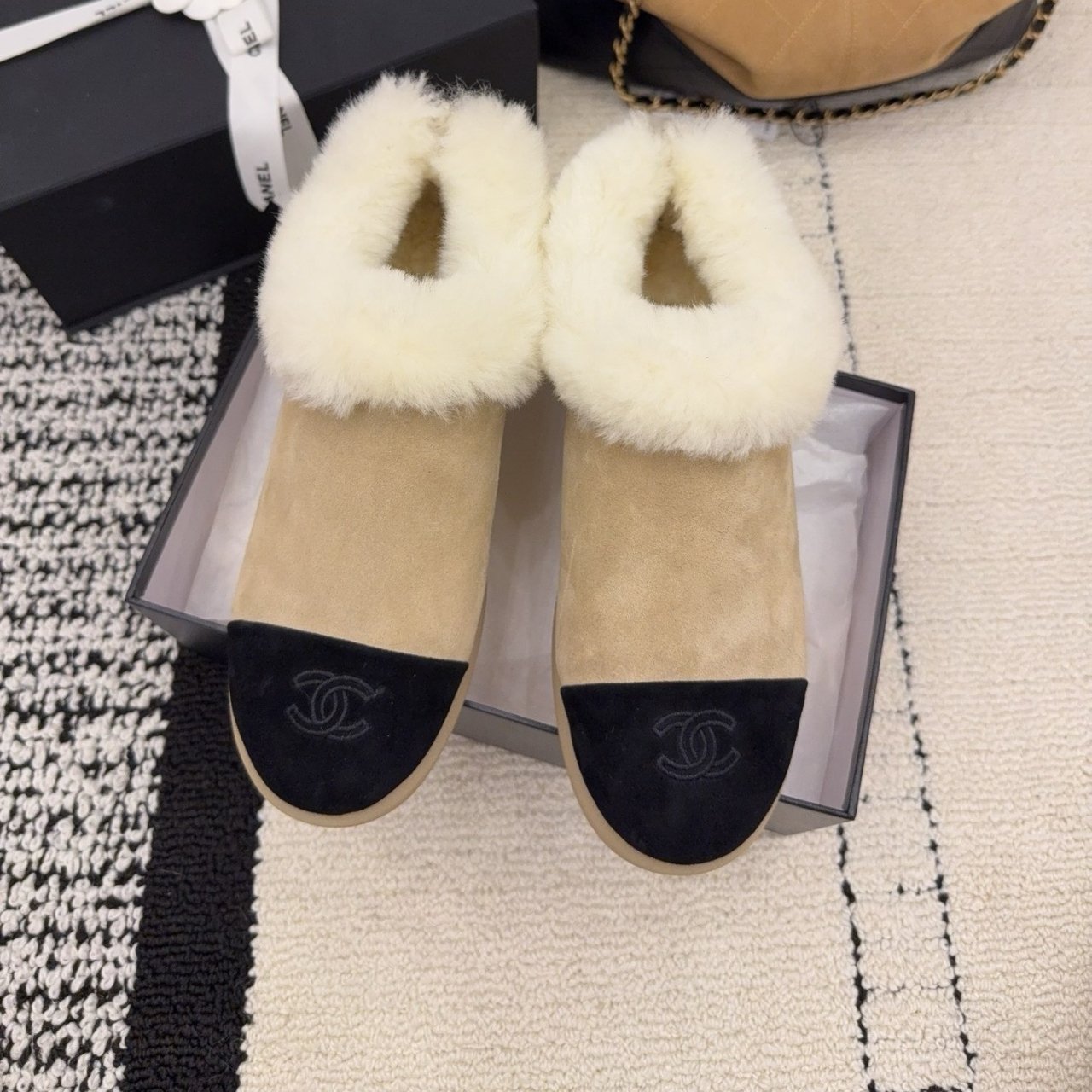 Ch**el Short Boots Shearling Beige And Black