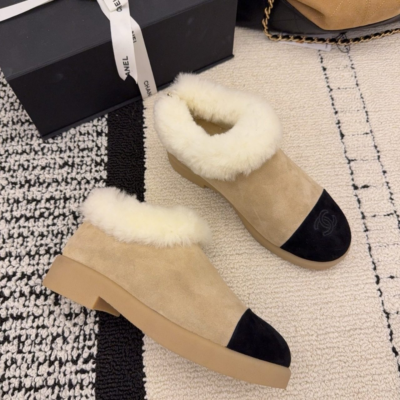 Ch**el Short Boots Shearling Beige And Black