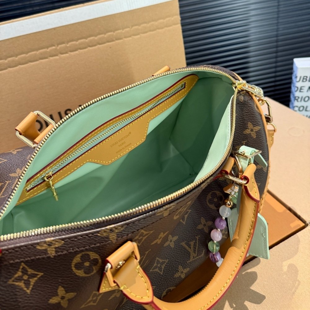 L0vis Vvtt0n Speedy Soft 30 Lucky Monogram 30Cm M15107