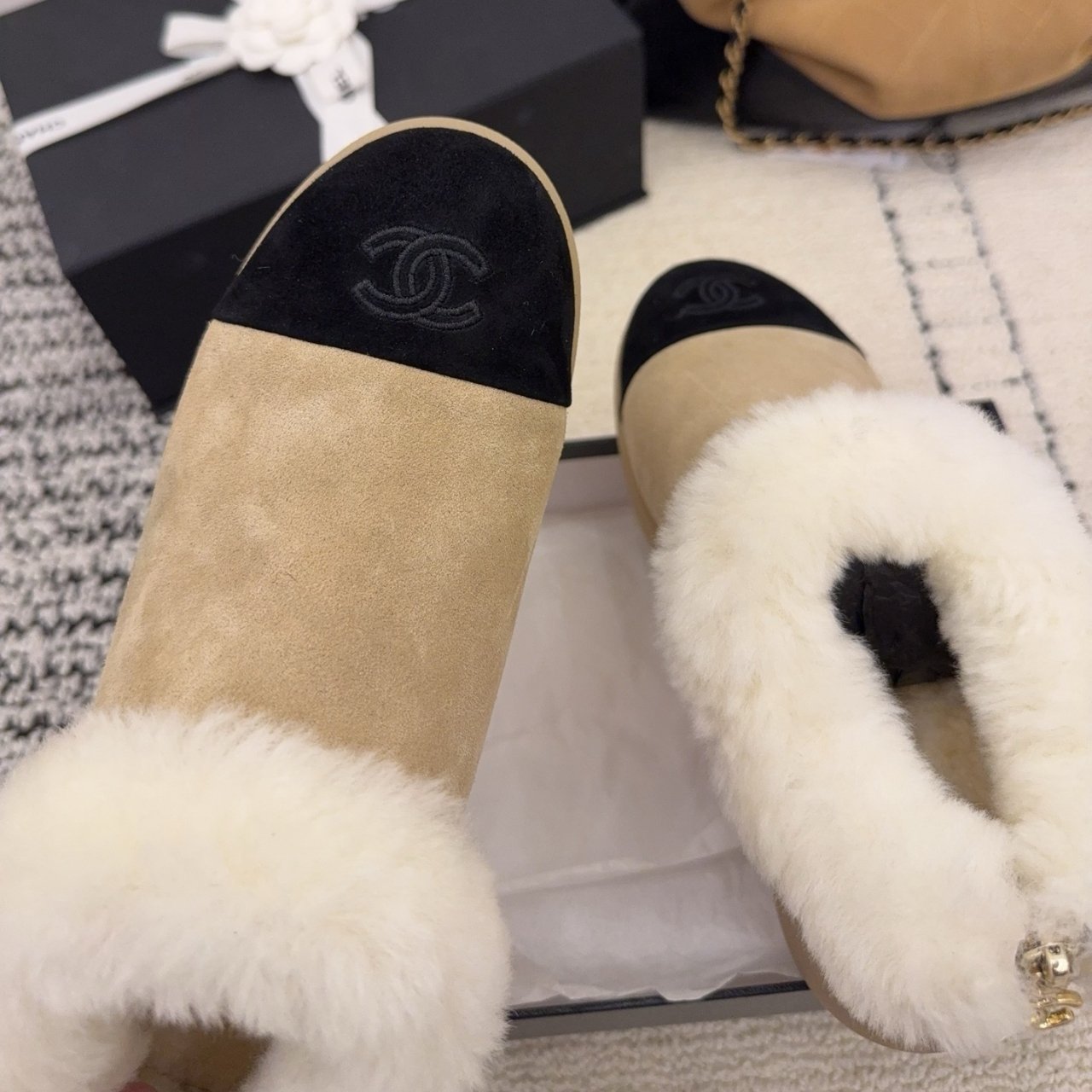 Ch**el Short Boots Shearling Beige And Black
