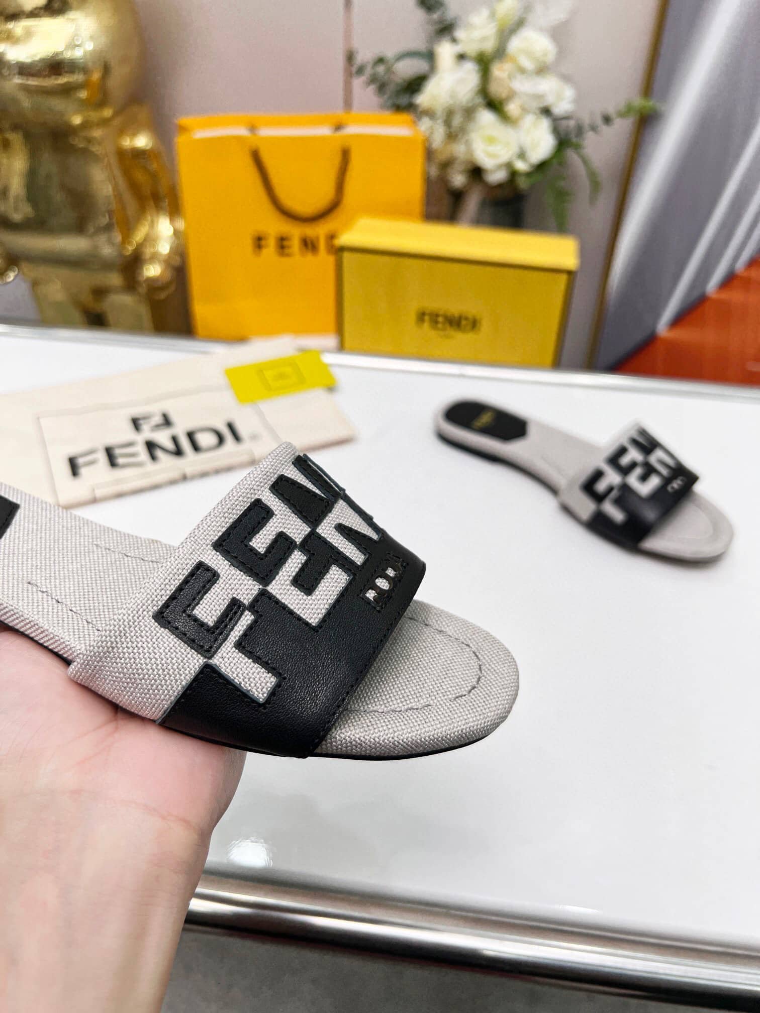 F**di Signature Canvas Leather Slides Black 8R8337Ajzuf0Wzm