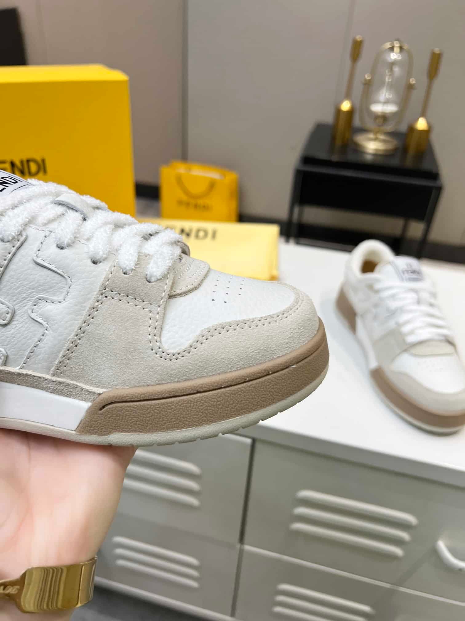 F**di Match Suede Low Tops White 8E8252Ahh2F1Fhs