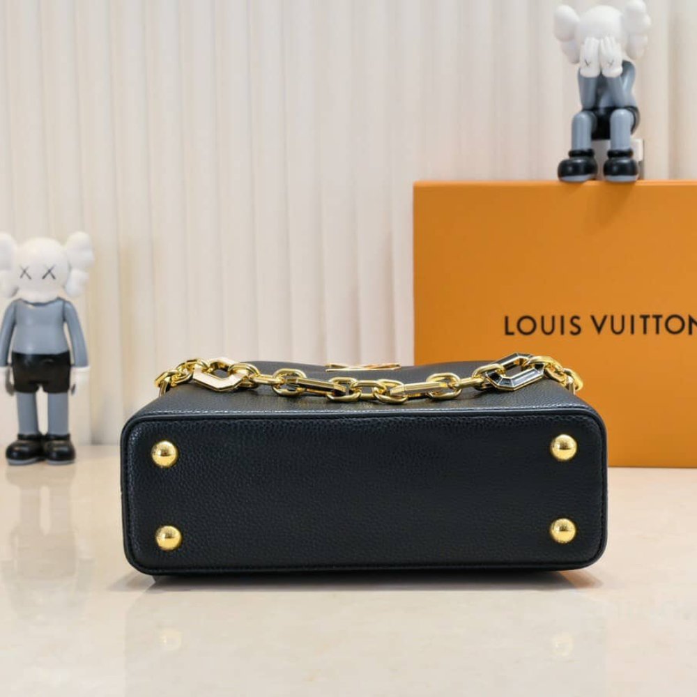 L0vis Vvtt0n Capucines Bb Bag With Charm Black 27Cm
