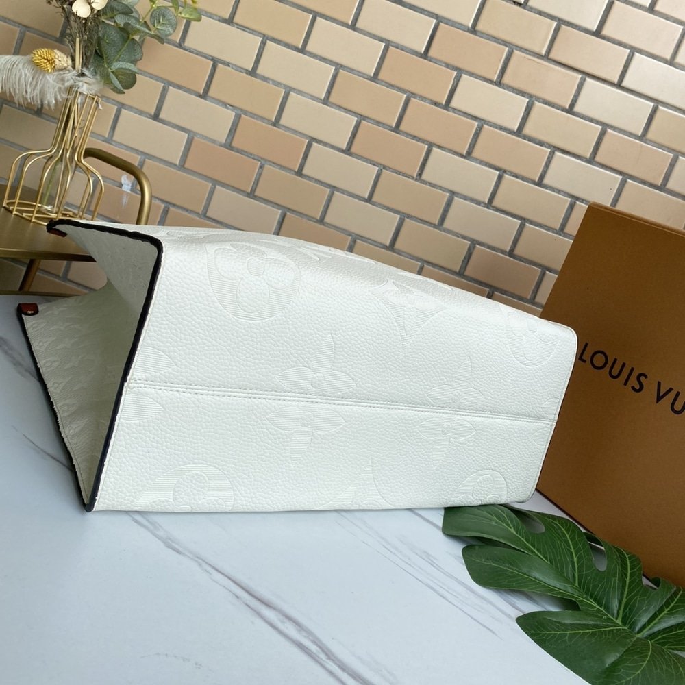 L0vis Vvtt0n Onthego GM White 41Cm M44558