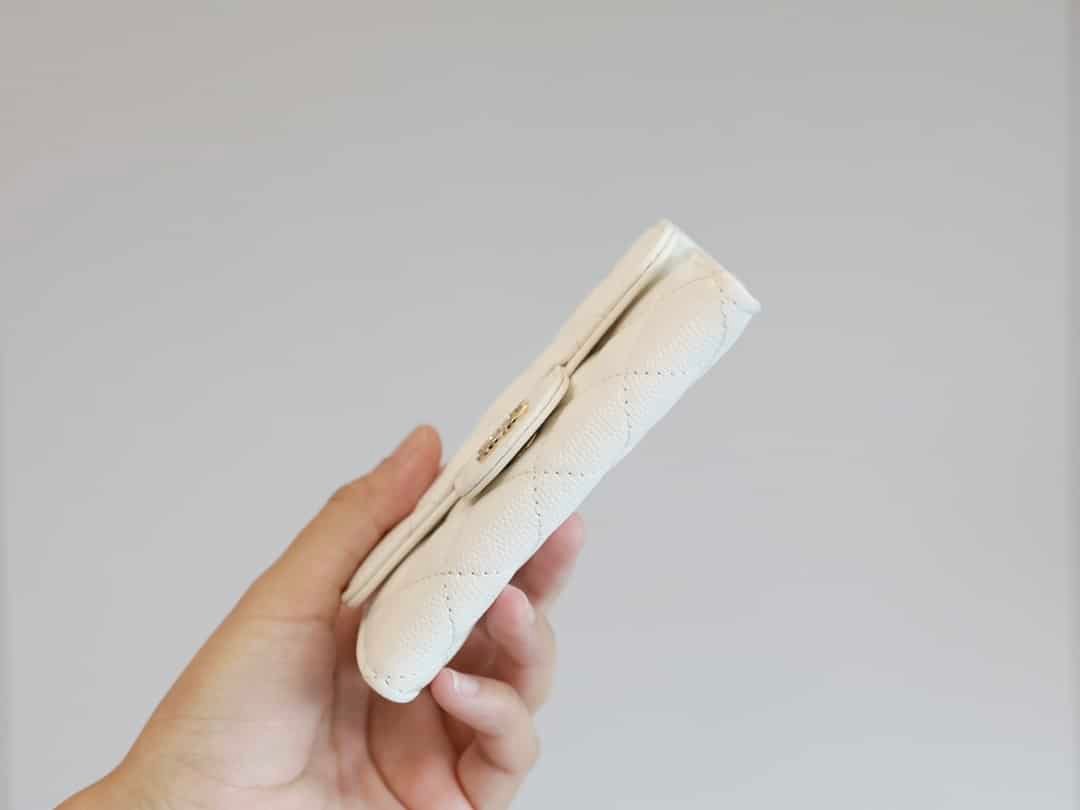 Ch**el Classic Card Holder Wallet White 10Cm Ap0214 B10583 10601