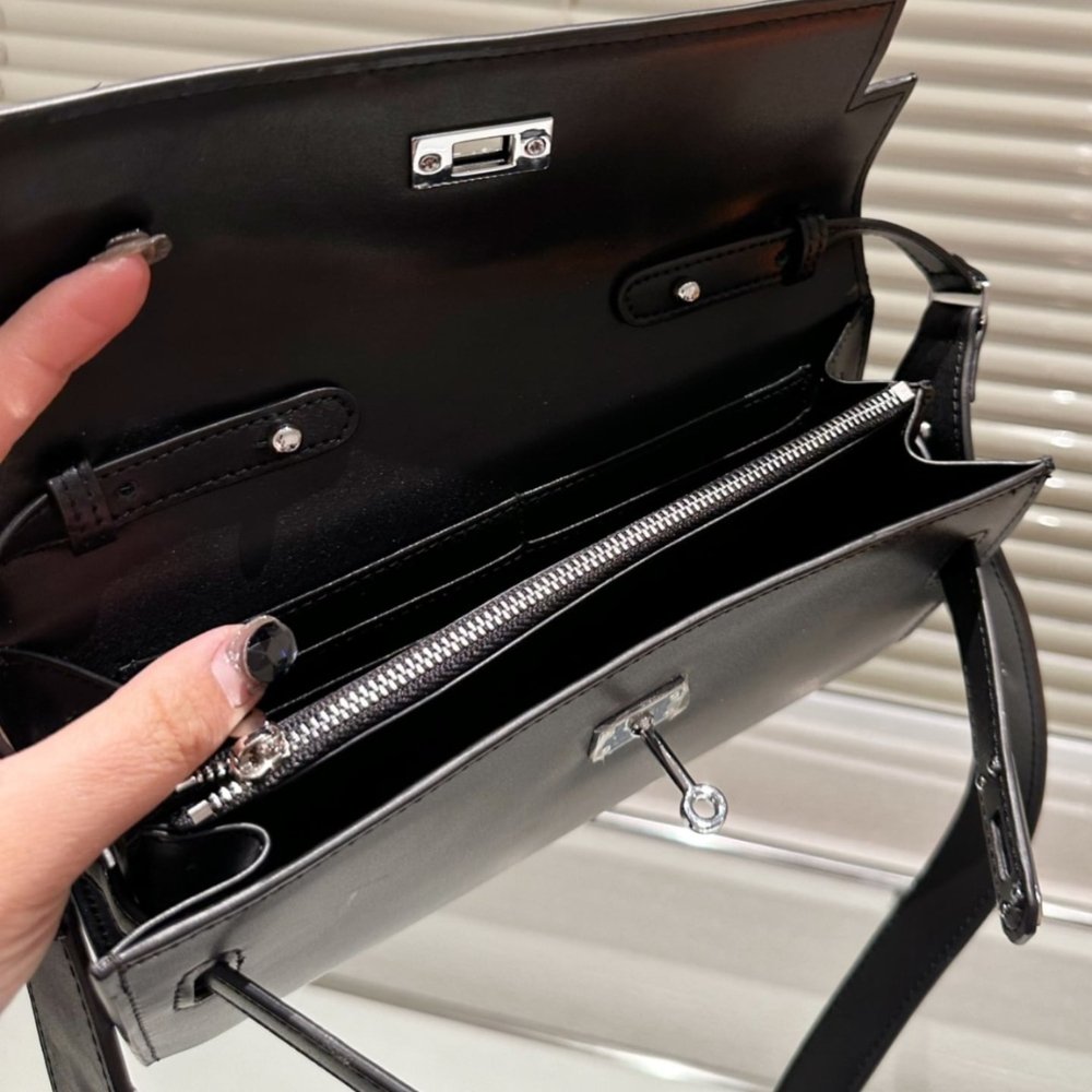 H**me5 Kelly Classique To Go Wallet Black Silver Hardware 19Cm H080253Ck89