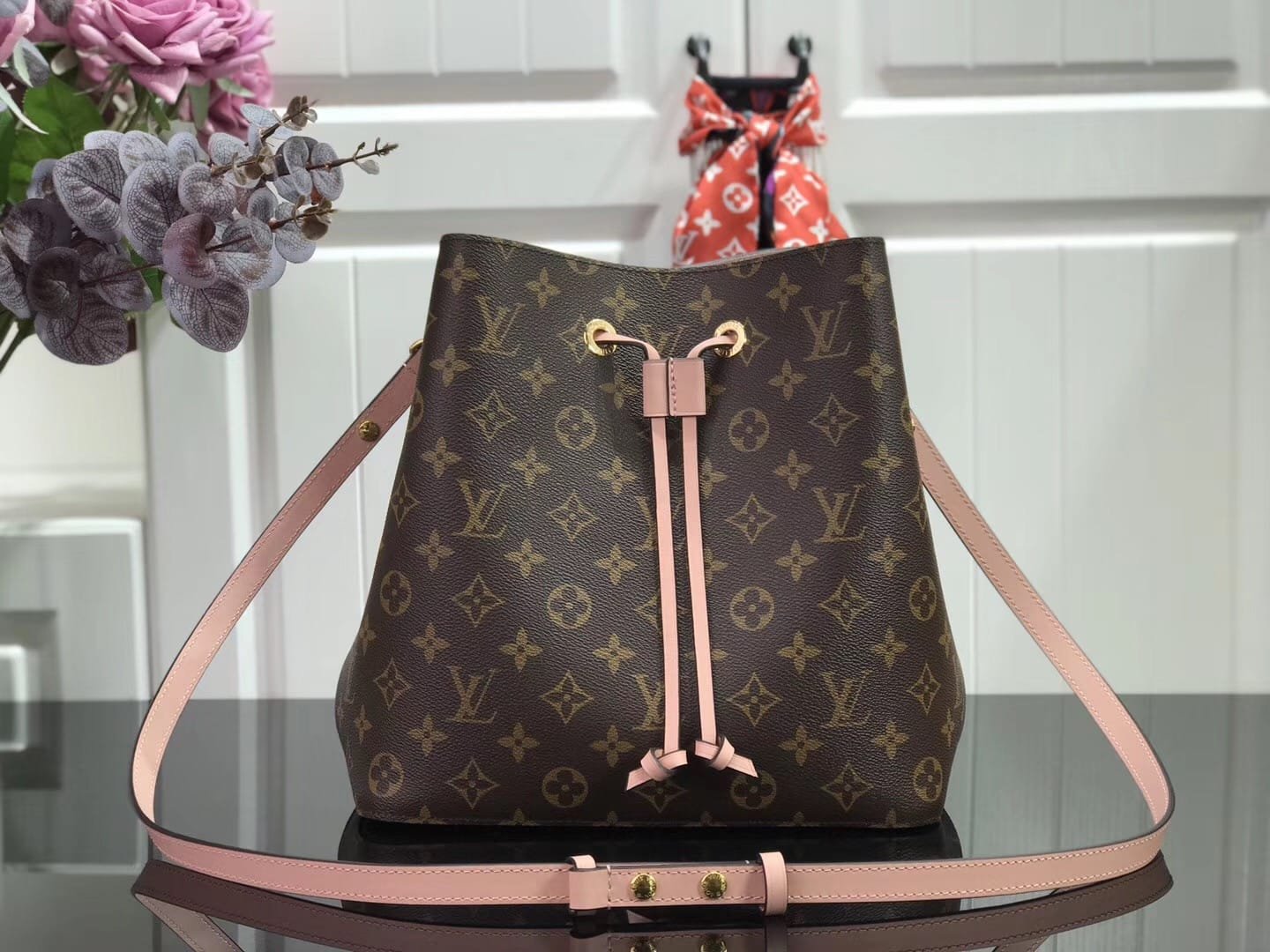L0vis Vvtt0n Néonoé 26Cm Pink M44022