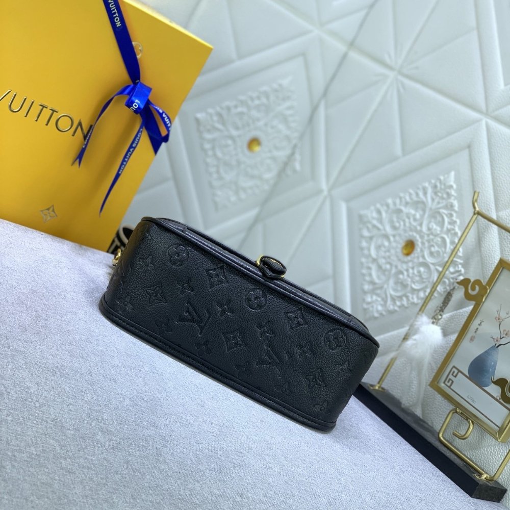 L0vis Vvtt0n Diane Monogram Empreinte Black 24Cm M46386
