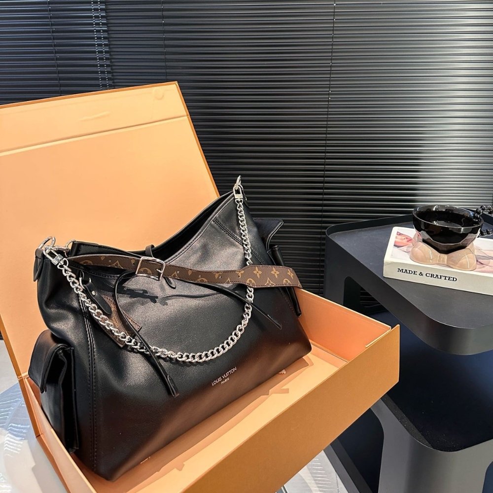 L0vis Vvtt0n Carryall Cargo Vibe PM Bag Black 34Cm M24861