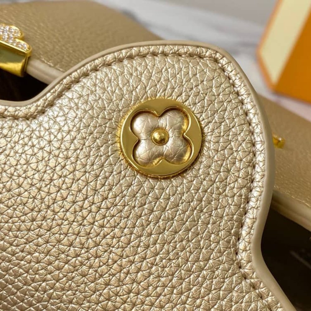 L0vis Vvtt0n Capucines Mini Gold 21Cm M24583
