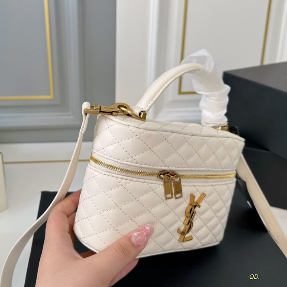 Sa1nt Lau*nt Gaby Vanity Bag In Blanc Vintage 18Cm 7667311El079207