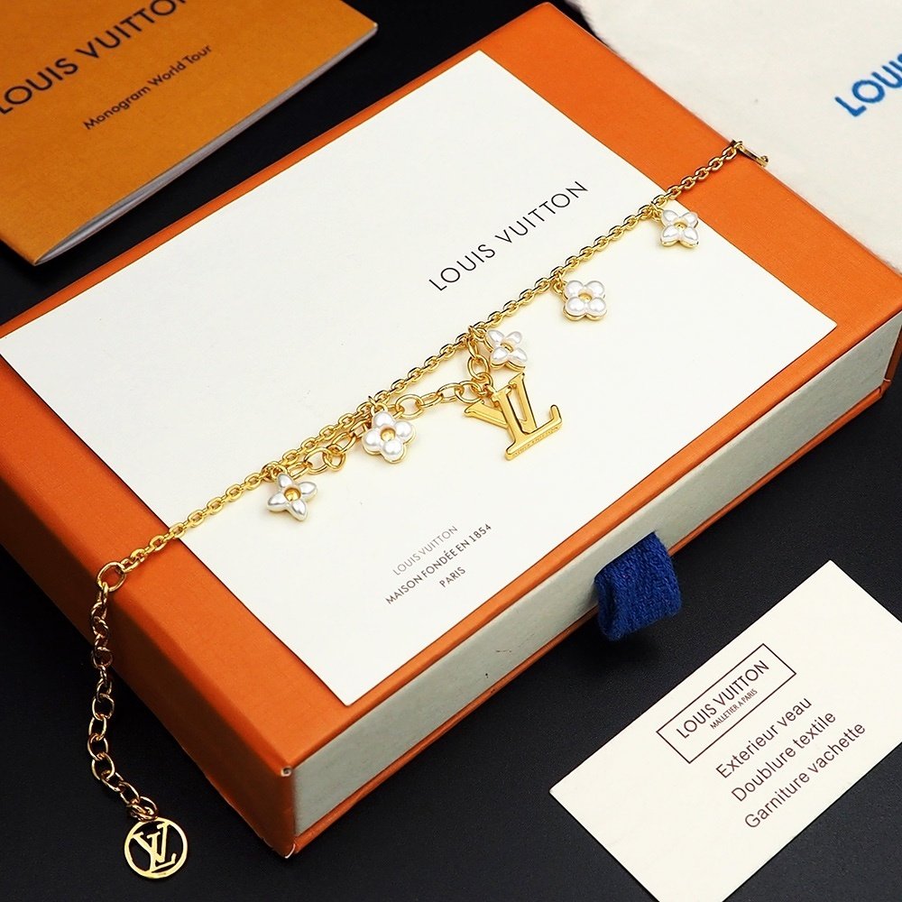 L0vis Vvtt0n Lv Floragram Bracelet Gold M0940A