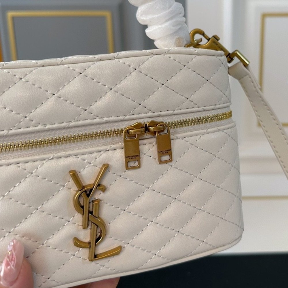 Sa1nt Lau*nt Gaby Vanity Bag In Blanc Vintage 18Cm 7667311El079207