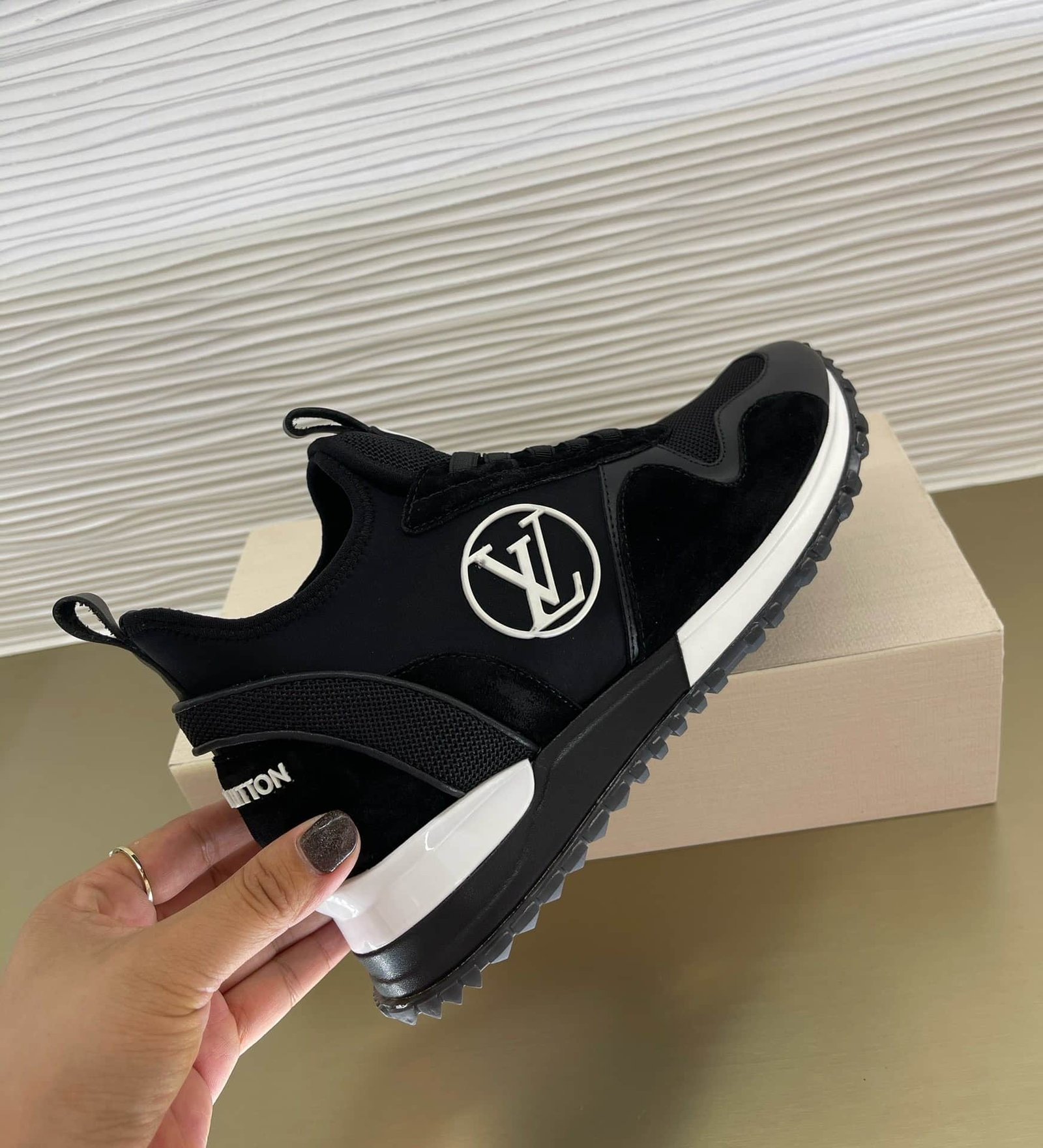 L0vis Vvtt0n Run Away Sneaker Black 1A9Er7