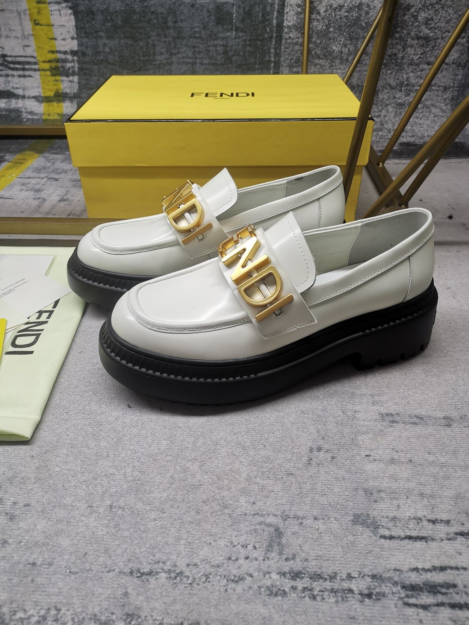 F**digraphy Smooth Leather Loafers White 8D838369Ff1Iyw
