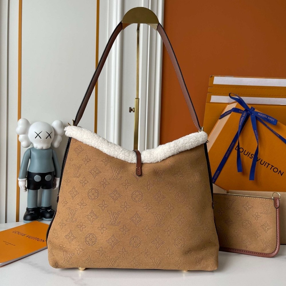 L0vis Vvtt0n Carryall PM Mahina 29Cm M11843