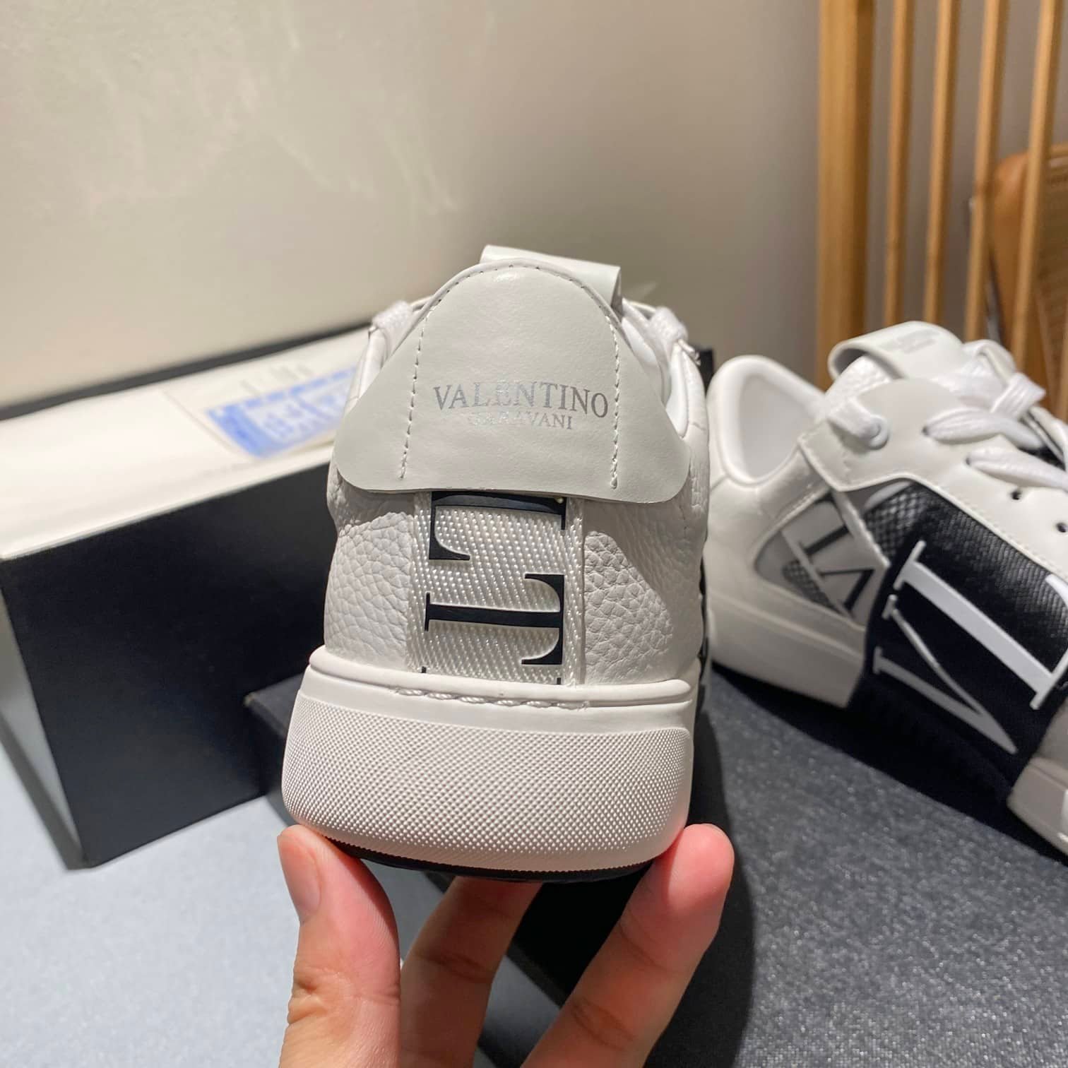 Va1e*ntin0 Vl7N Low-Top Sneaker In Calfskin And Mesh Fabric With Bands Black Xy0S0C58Swfq1X