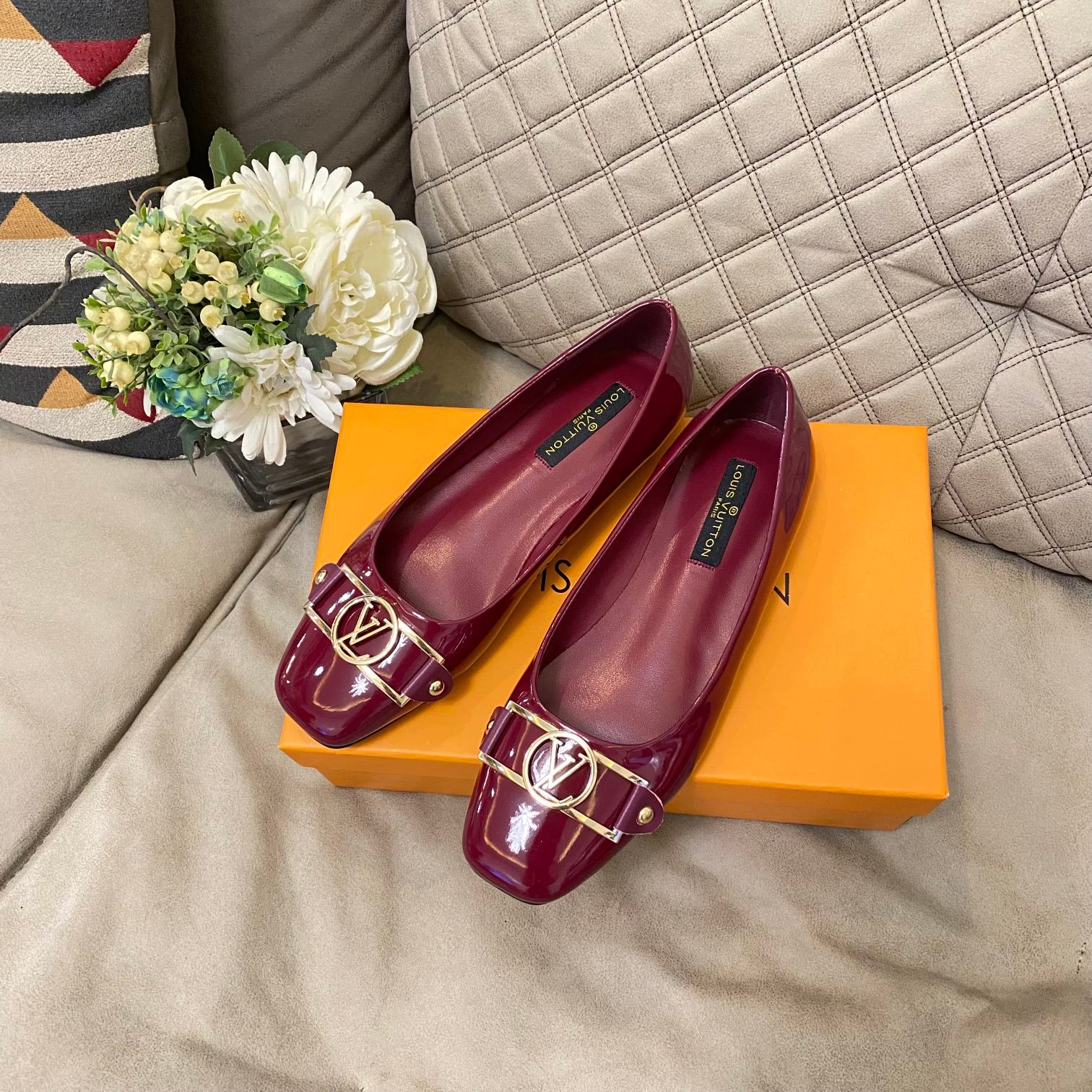 L0vis Vvtt0n Signature Lv Logo Shiny Wine Red Ballerina
