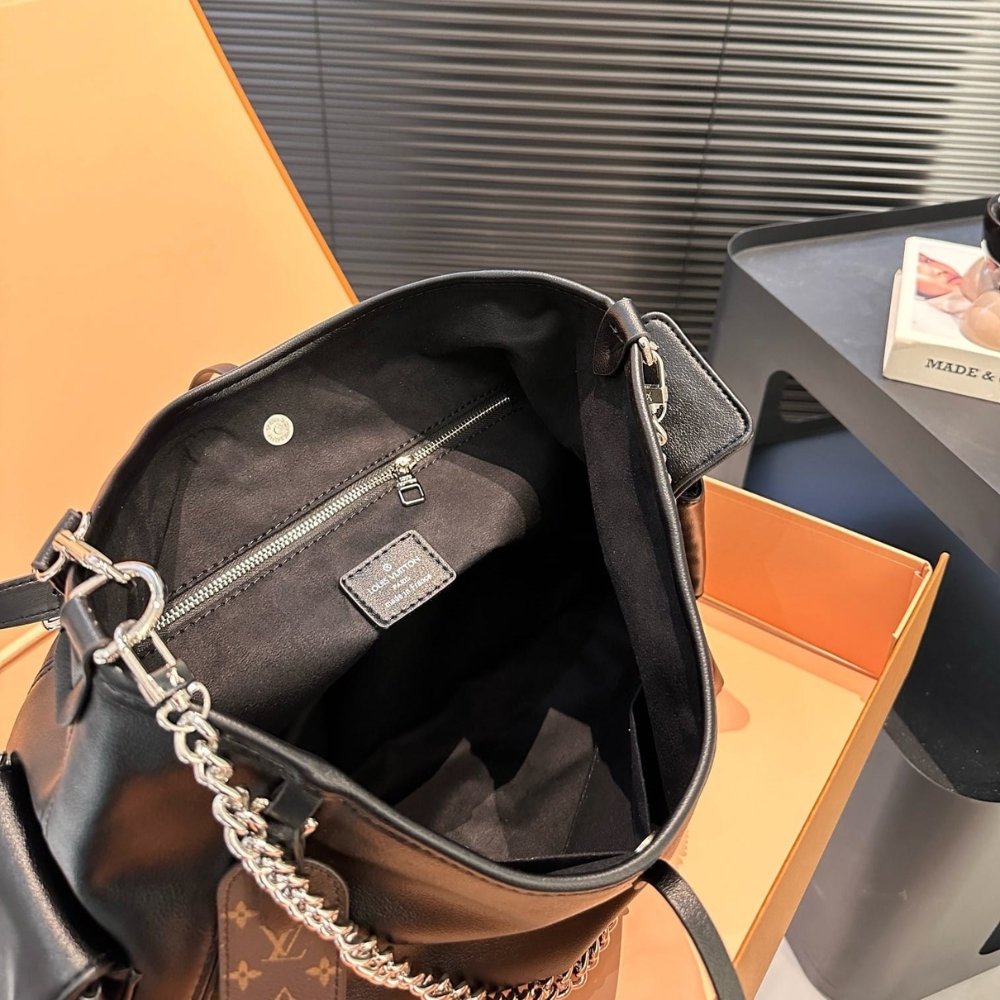 L0vis Vvtt0n Carryall Cargo Vibe PM Bag Black 34Cm M24861