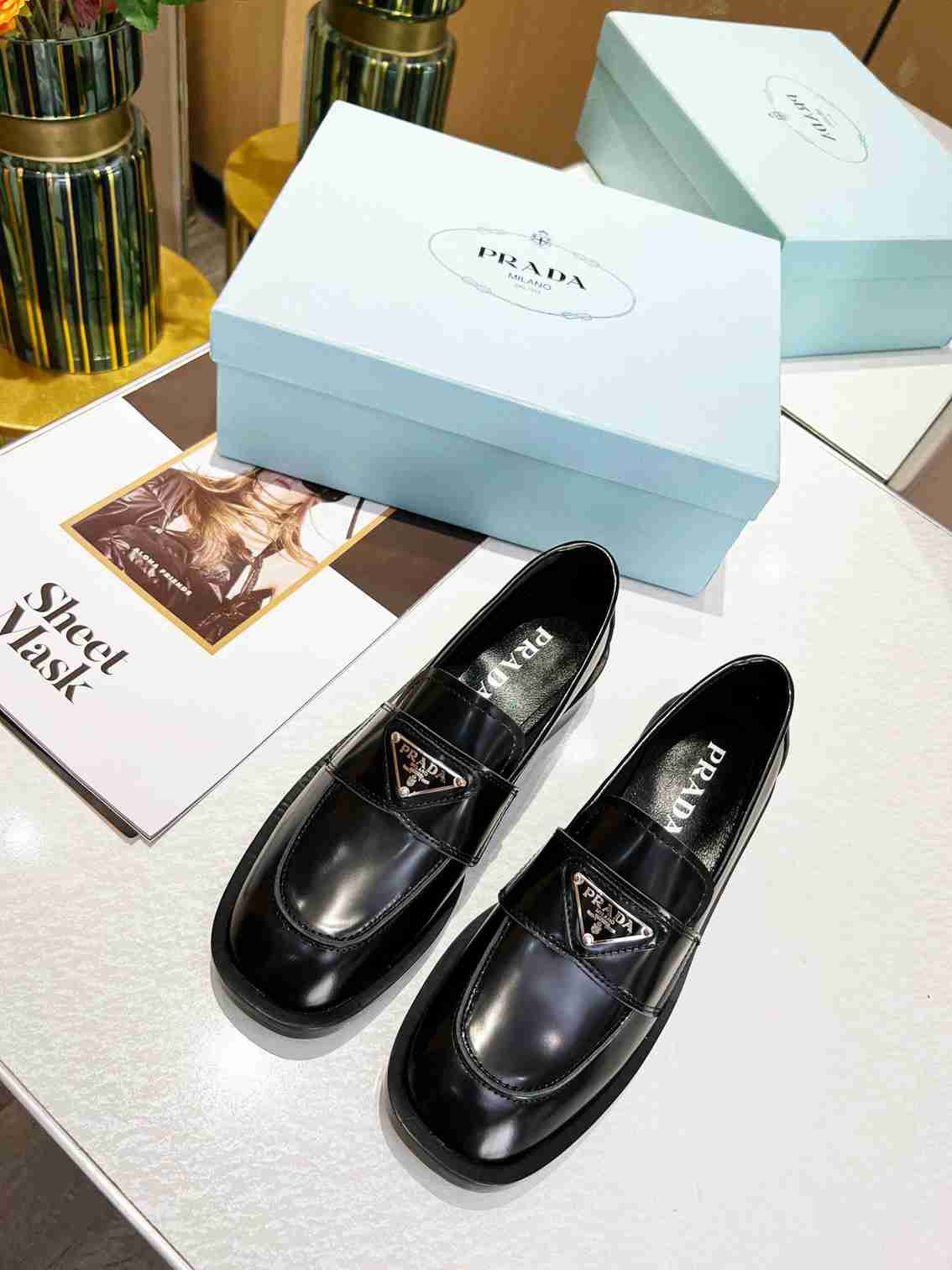 Pra*a Patent Leather Loafers Black 1D329N 069 F0002 F 025