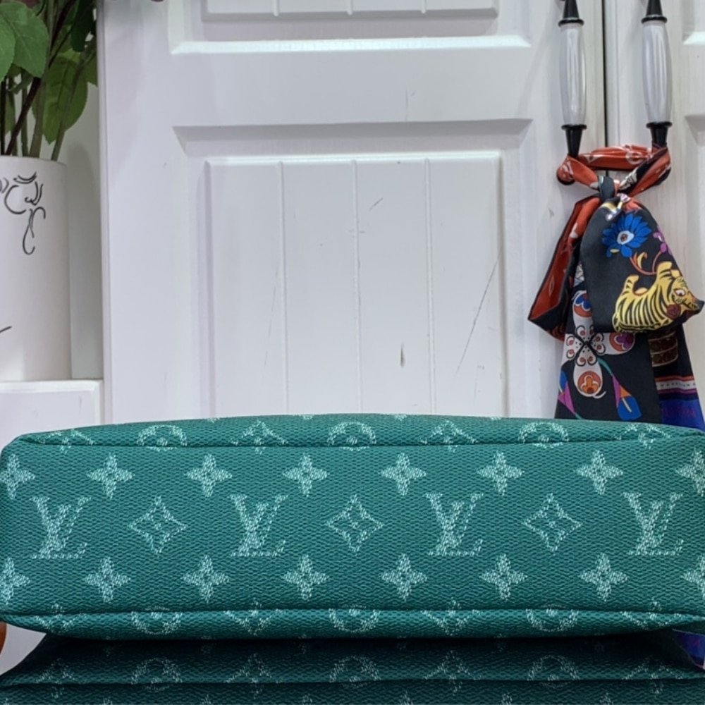 L0vis Vvtt0n Pochette Voyage Souple Green 21Cm M12665