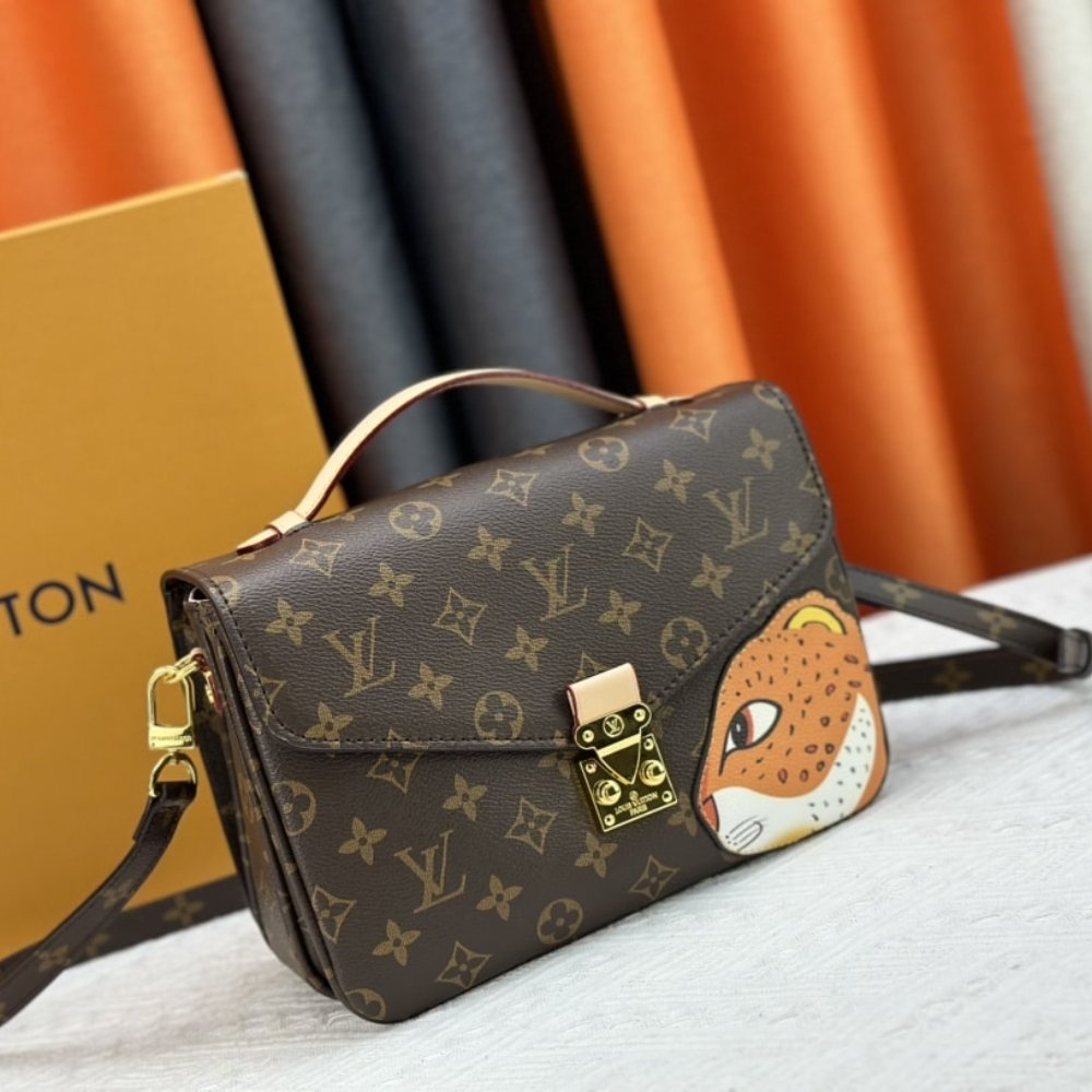 L0vis Vvtt0n Pochette Métis Monogram Coated Canvas 25Cm M47203