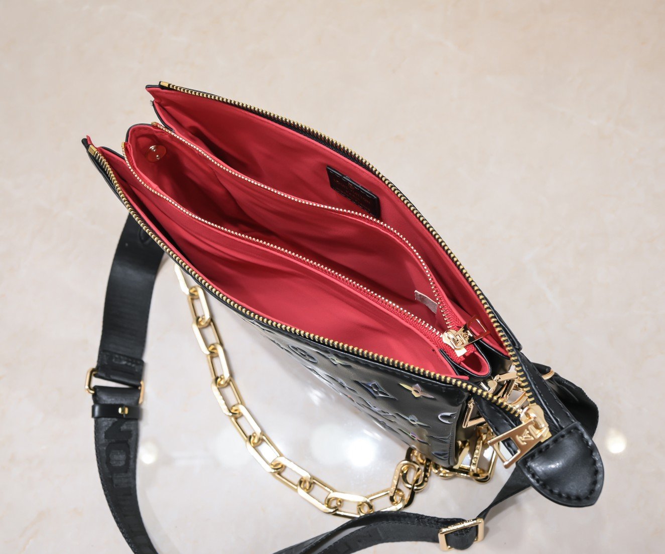 L0vis Vvtt0n Coussin PM Black 26Cm M21353