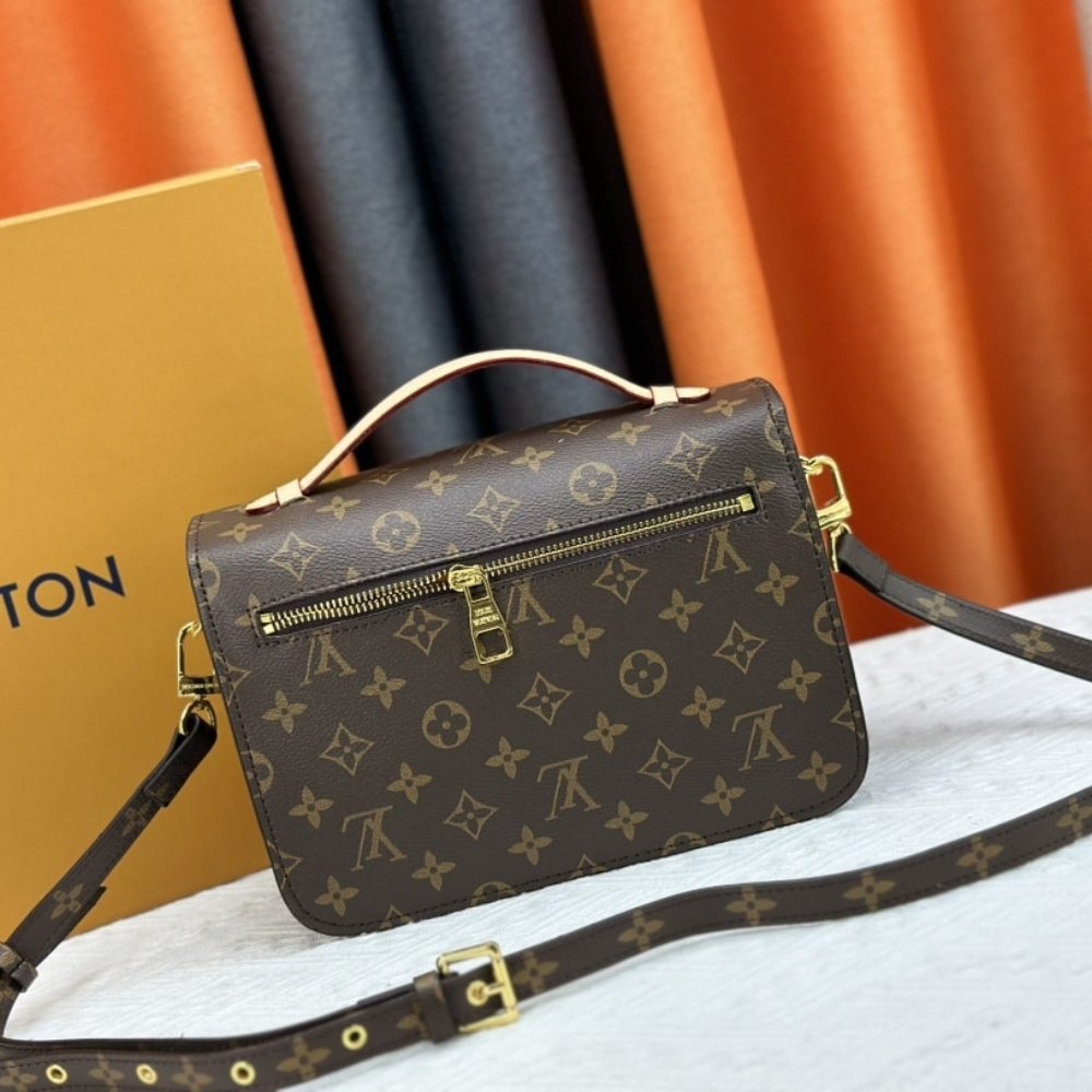 L0vis Vvtt0n Pochette Métis Monogram Coated Canvas 25Cm M47203