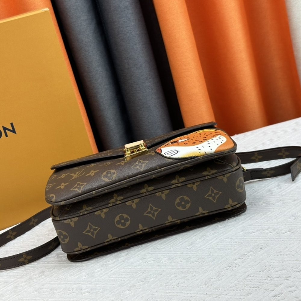L0vis Vvtt0n Pochette Métis Monogram Coated Canvas 25Cm M47203