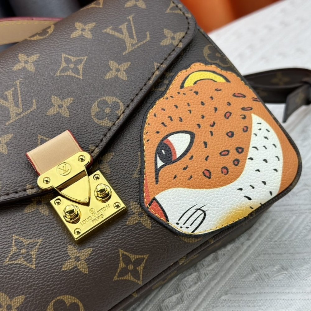 L0vis Vvtt0n Pochette Métis Monogram Coated Canvas 25Cm M47203