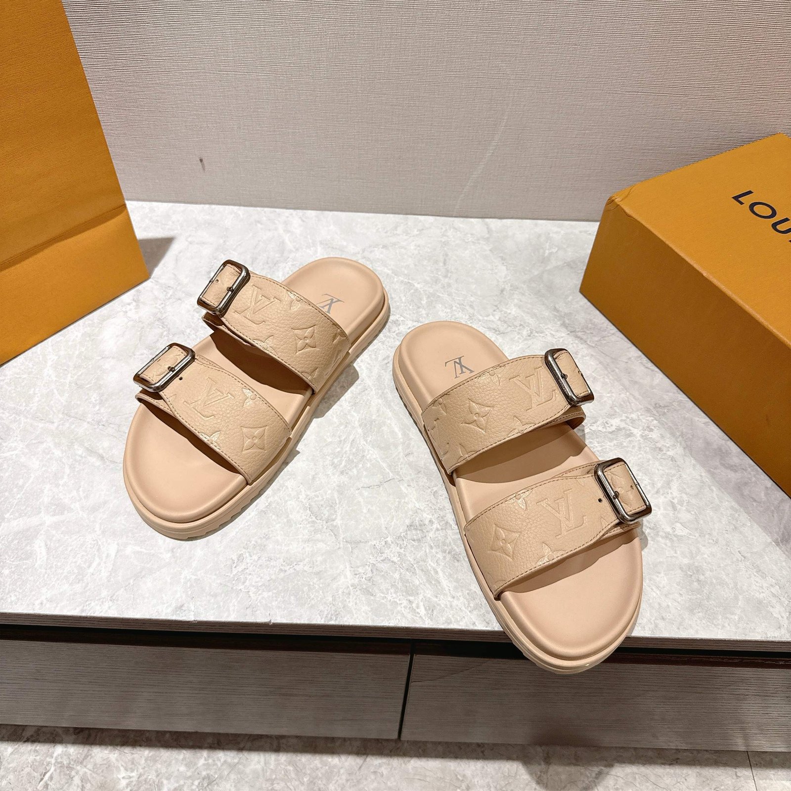 L0vis Vvtt0n LV Venice Mule Beige