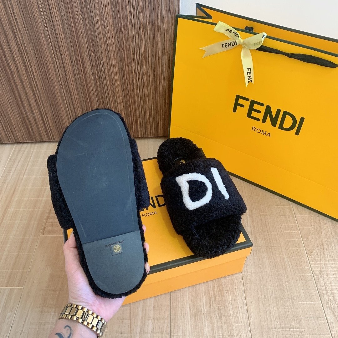 F**di Fleece Slippers Black