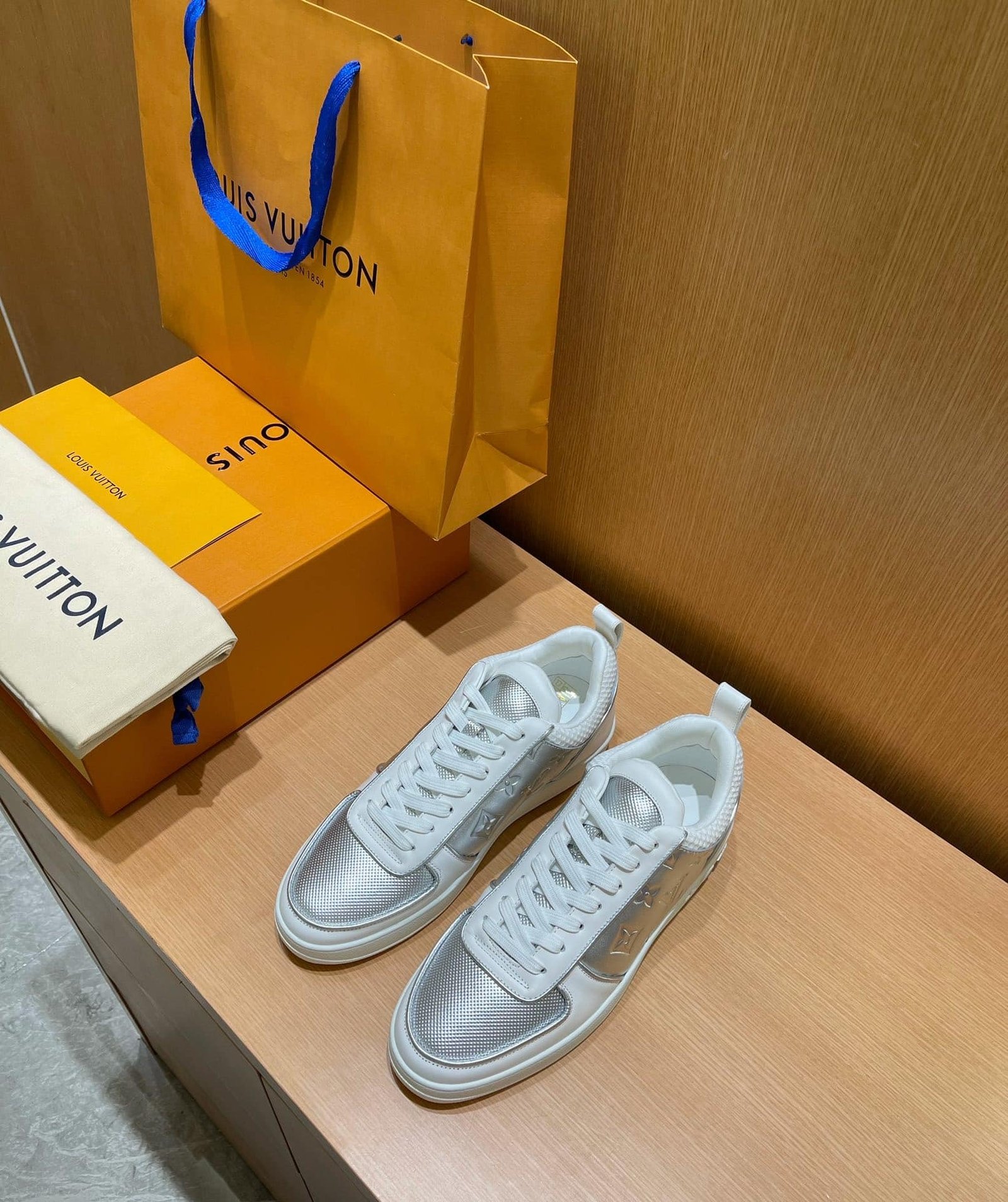L0vis Vvtt0n Boombox Sneaker Sliver 1A969F