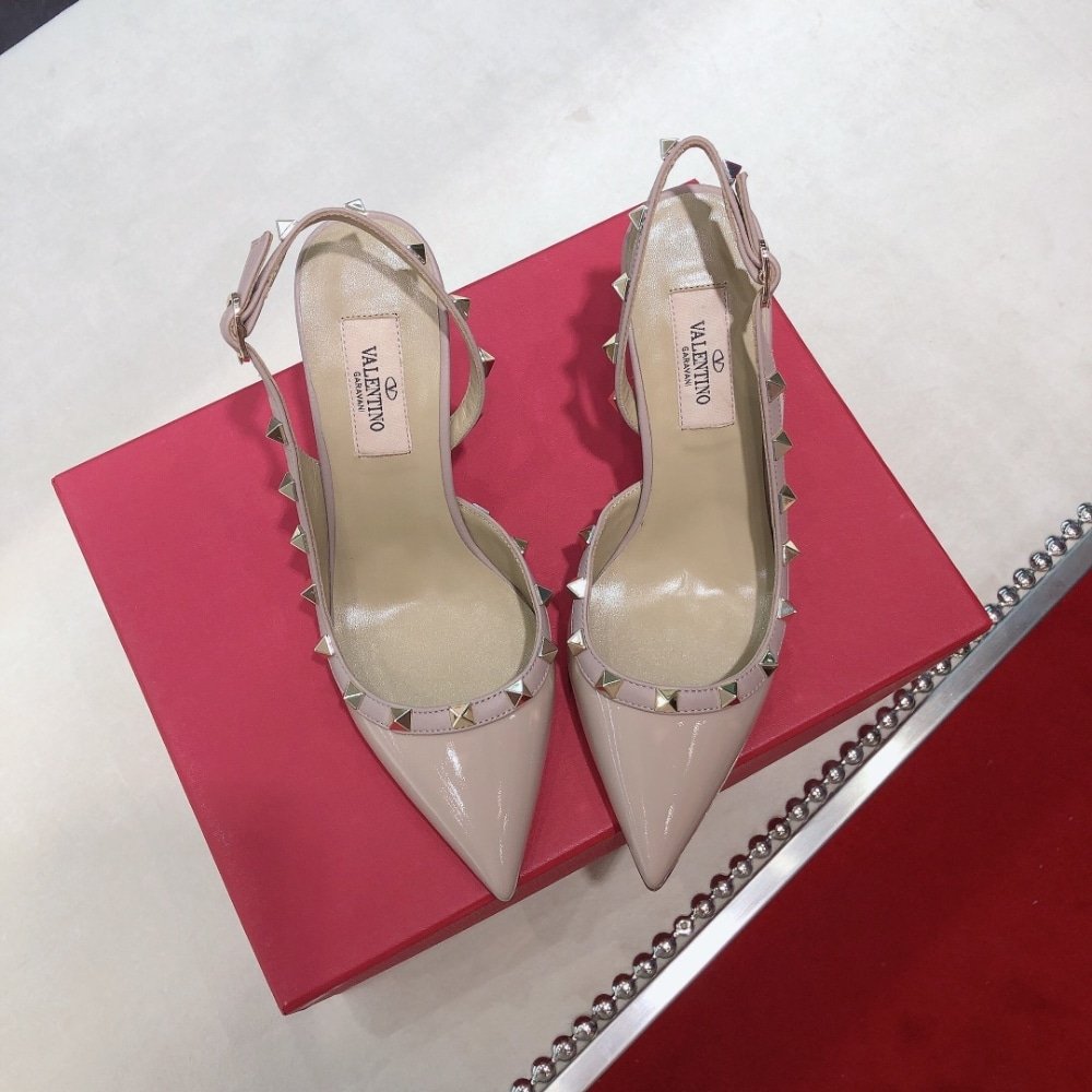 Va1e*ntin0 Garavani Rockstud Patent Leather Strap Pump Beige