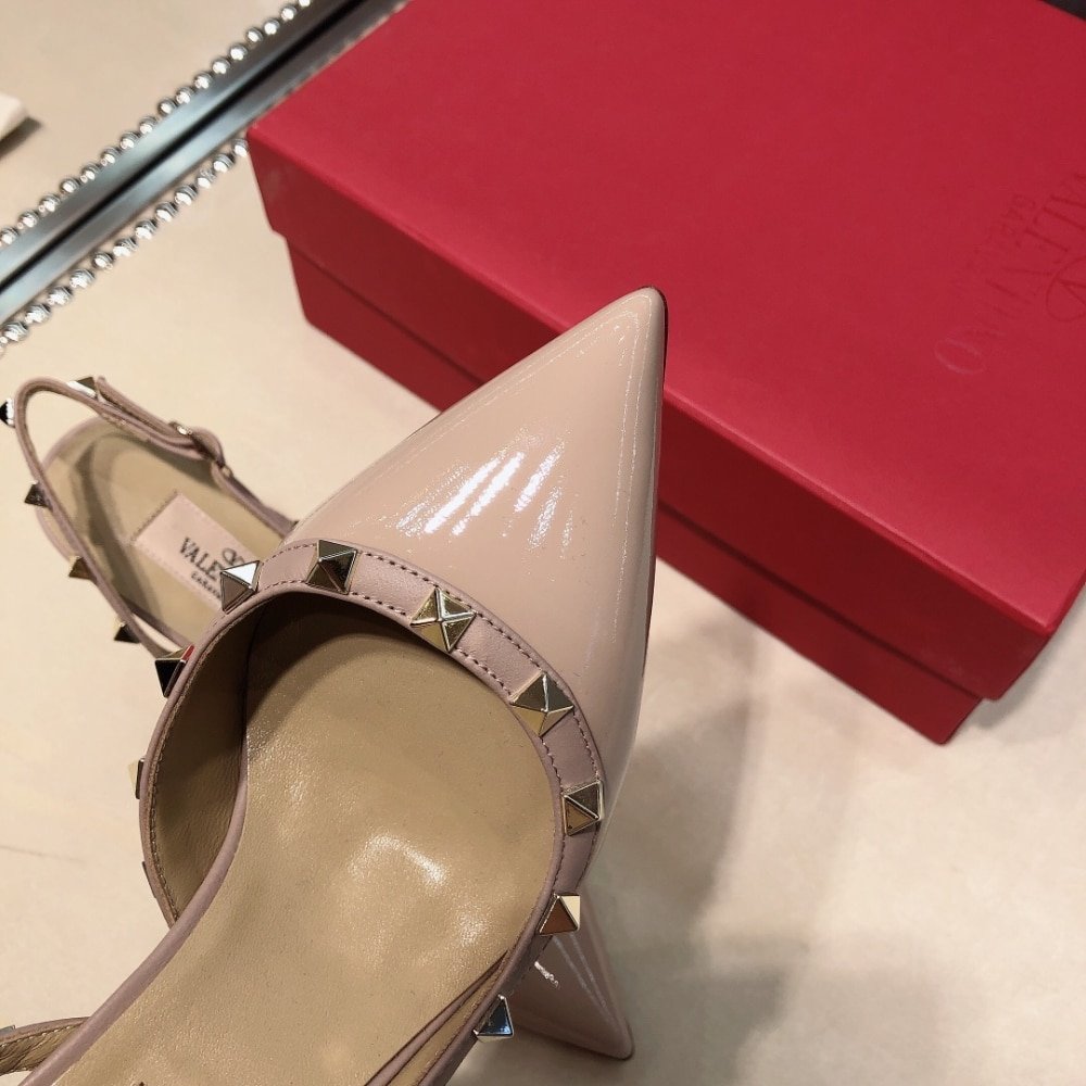 Va1e*ntin0 Garavani Rockstud Patent Leather Strap Pump Beige