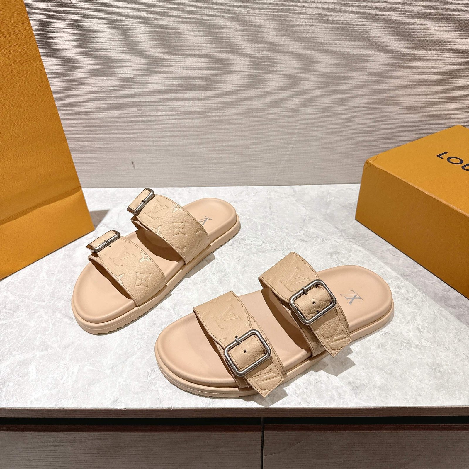 L0vis Vvtt0n LV Venice Mule Beige