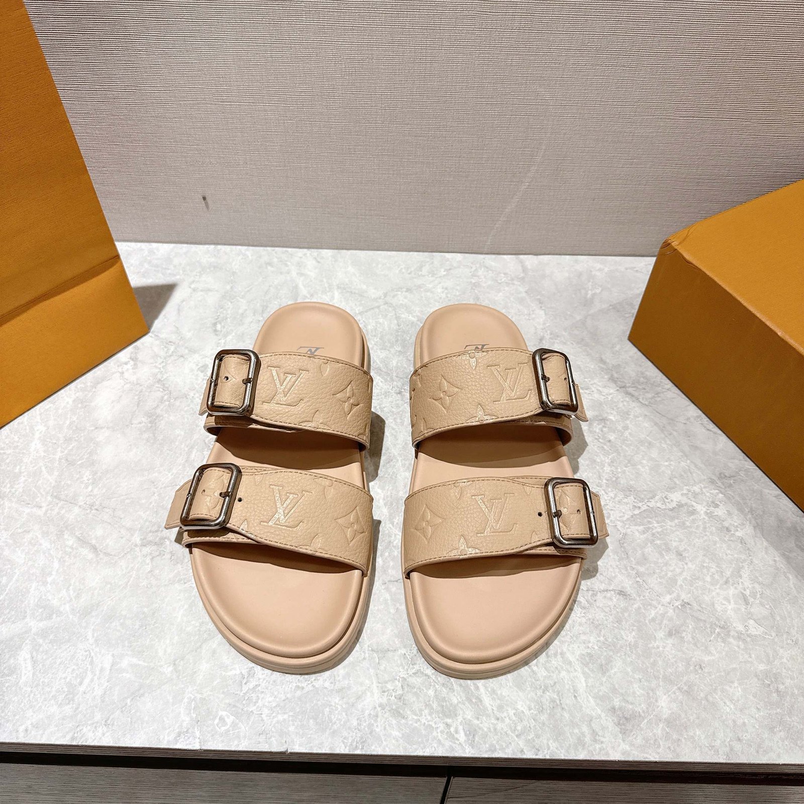 L0vis Vvtt0n LV Venice Mule Beige