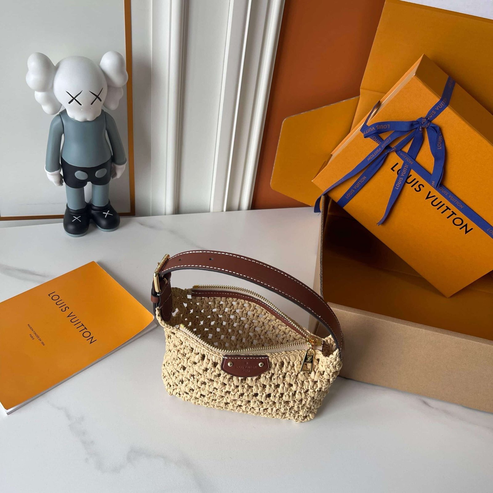 L0vis Vvtt0n Hills Pochette Raffia Natural Tan 18Cm M14304