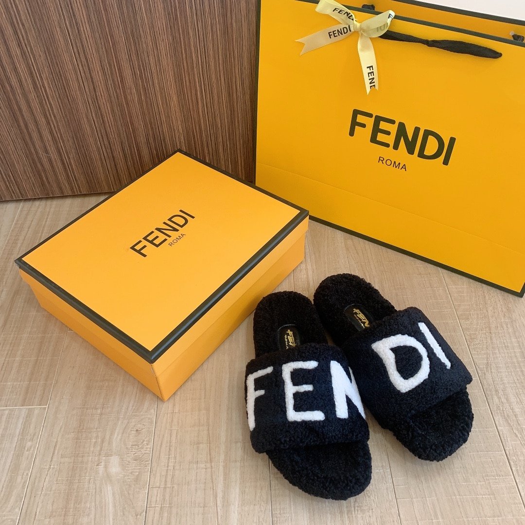 F**di Fleece Slippers Black