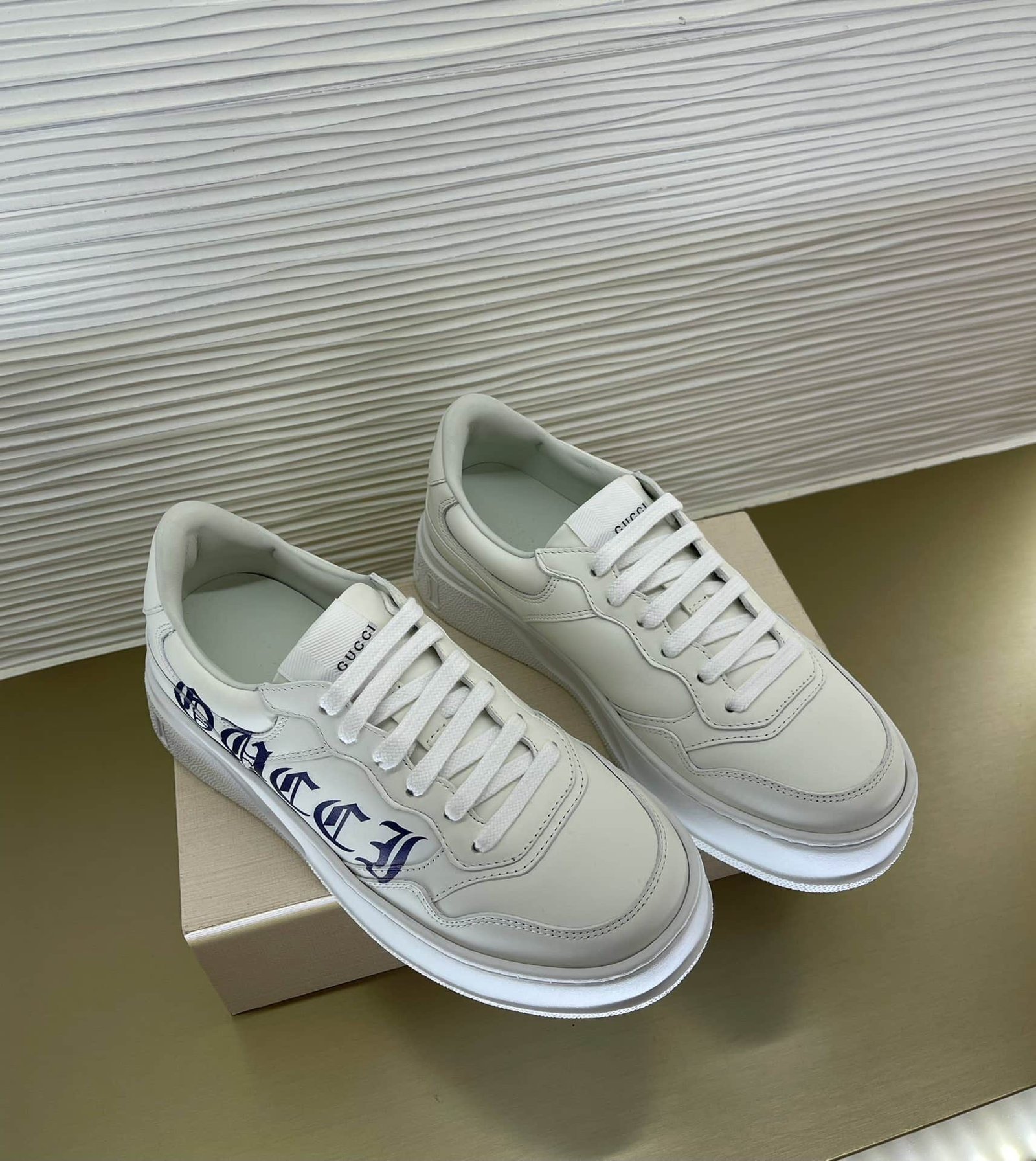 Gvc*1 Women’S Sneaker With Logo White 708267 Upg70 9000